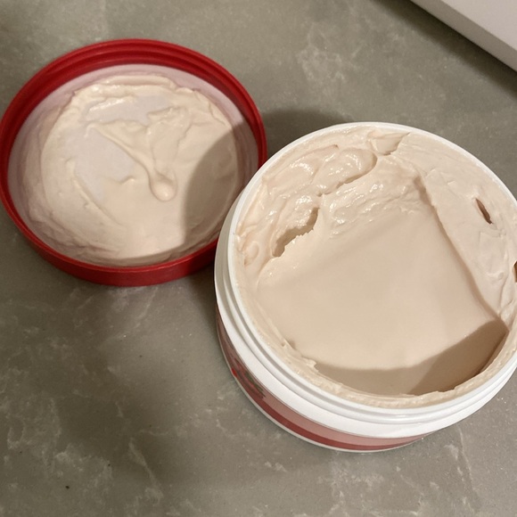 Bath & Body works strawberry poundcake body butter - Picture 4 of 4